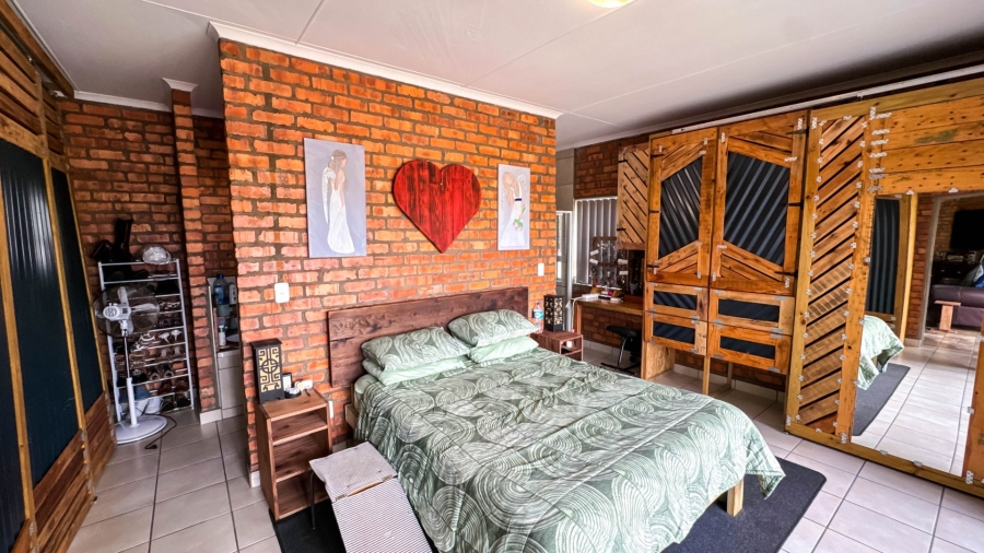 4 Bedroom Property for Sale in Fraaiuitsig Western Cape